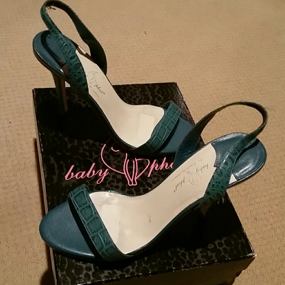 Leather slingback sandal.